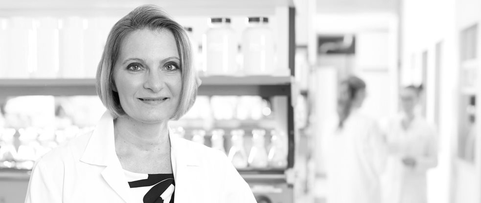 Eucerinova znanstvenica v laboratoriju
